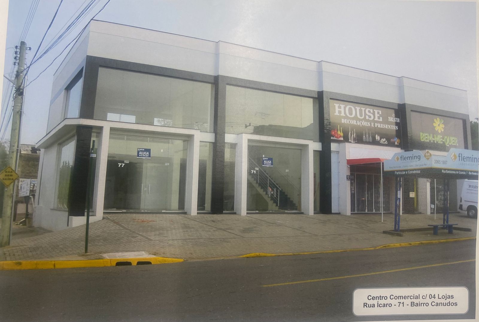 Centro Comercial com 4 Lojas